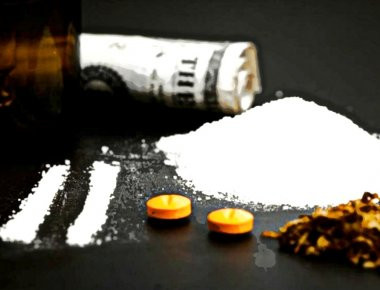 Έκαναν αγοροπωλησίες ναρκωτικών μέσα σε γνωστή ιστοσελίδα